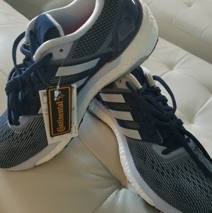 Brand New Adidas Size 8.5 Supernova
